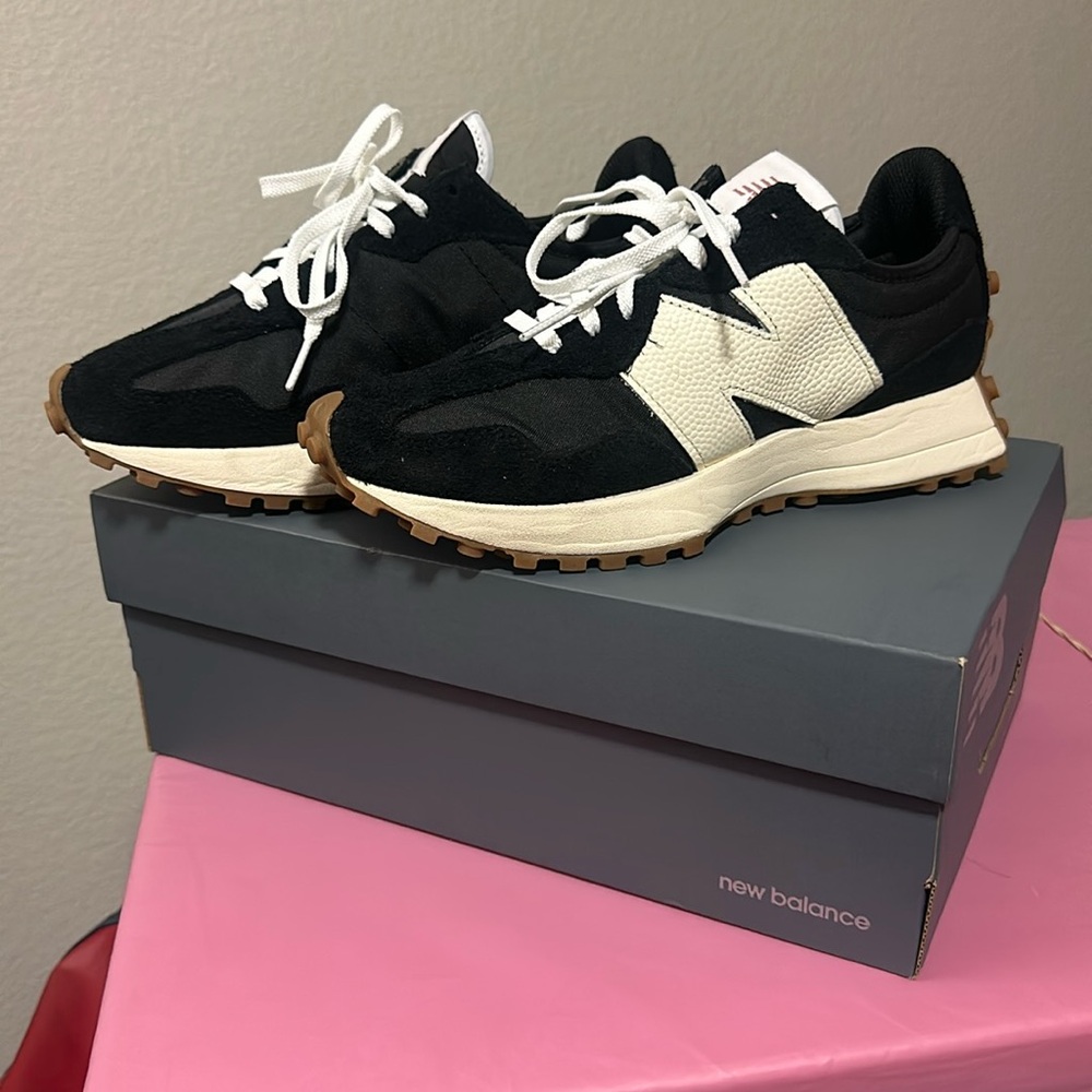 NEW BALANCE Women's 327 Core Casual Sneakers black and white with the box